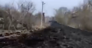 Украинец показал, что осталось от дороги после проезда российской военной техники