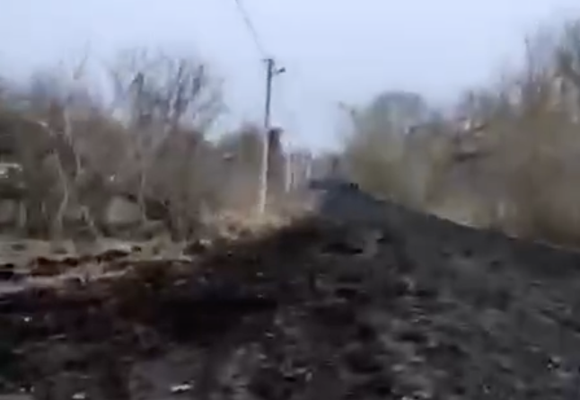 Украинец показал, что осталось от дороги после проезда российской военной техники
