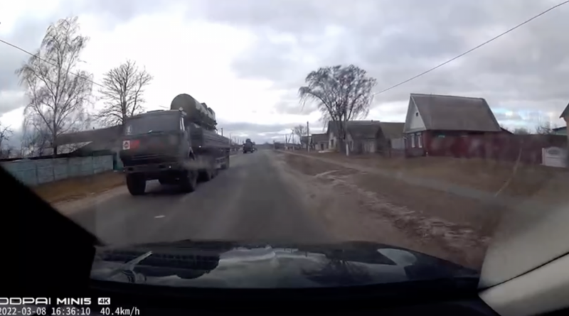 В Беларуси заметили колонну грузовиков с коробами от ракет