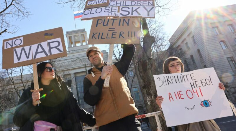 В Европе против войны в Украине протестуют десятки тысяч людей, а в России – единицы