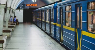 В киевском метро в укрытии находится до 15 тысяч человек