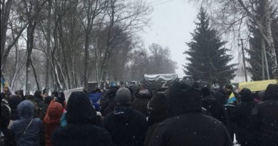 В Луганской области люди вышли на митинг против оккупантов