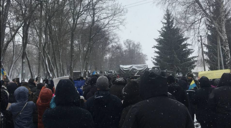 В Луганской области люди вышли на митинг против оккупантов