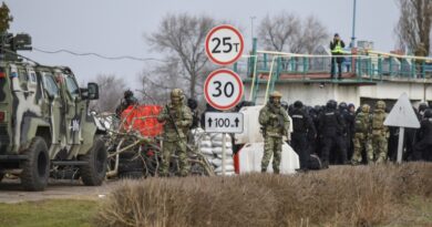 Власти Украины: Херсон не захвачен Россией, бои продолжаются