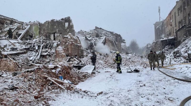 Войска РФ сбросили бомбы на военный городок в Харькове: есть жертвы