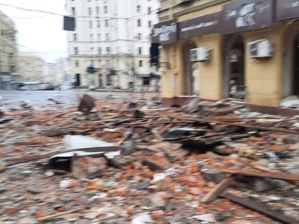 Воздушный удар по Харькову: ракеты поразили центральную часть города - здания горсовета, Дворца труда и многоэтажки