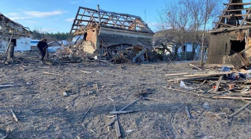 Враг сбросил бомбы на жилые дома в мирной Песковке: есть жертвы