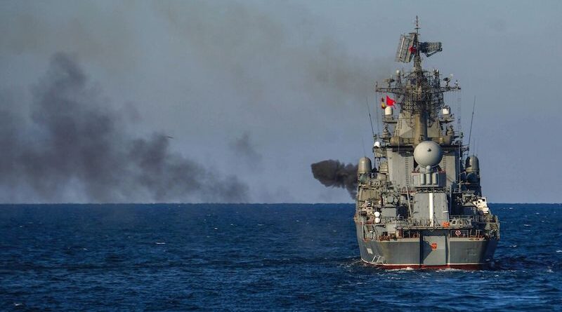 МО РФ: Крейсер «Москва» затонул при буксировке