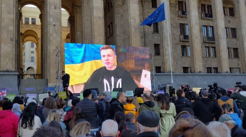 Украинский депутат Алексей Гончаренко обратился к участникам акции в Тбилиси