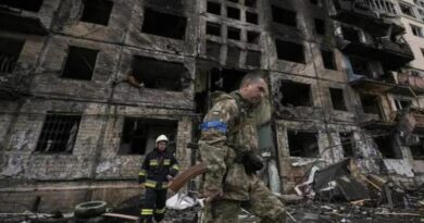 Зеленский: Под обломками в поселке Десна нашли 87 погибших