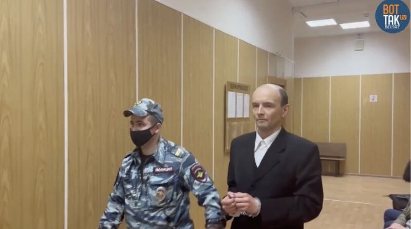 Москвичу, метнувшему коктейль Молотова в автозак Росгвардии грозит пожизненное заключение