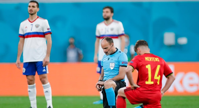 Предлагаю, после депутинизации россии ставить российских футболистов на оба колена перед матчем