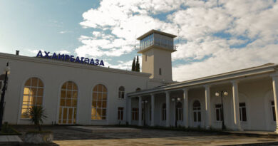 Сухумский аэропорт попадает под двойные санкции