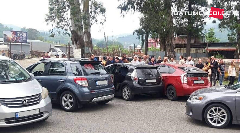 В Батуми в результате ДТП столкнулись три автомобиля