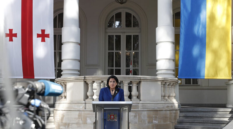 НПО призвали президента Грузии наложить вето на изменения в законе о скрытой слежке