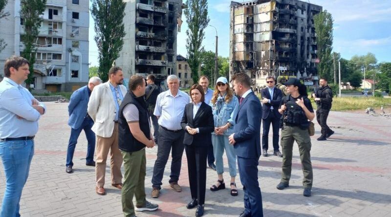 Президент Молдовы побывала в разрушенных городах Украины