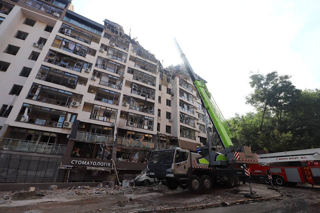 Российский ракетный удар по жилым домам в Киеве 26 июня. Шел 5 месяц войны