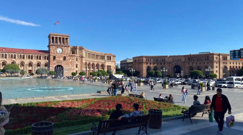 В Ереване поднялись цены на аренду из-за притока россиян. Местные жители протестуют