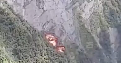 Вертолет, прибывший на помощь парапланеристам в Гудаури потерпел крушение