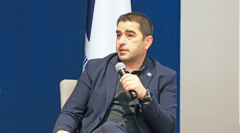 Спикер Парламента Грузии желает получить разъяснения от посла США