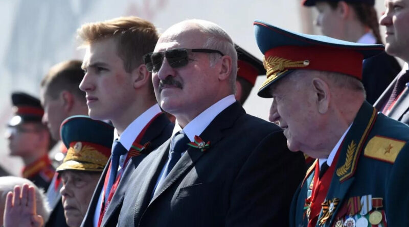 Лукашенко поздравил Украину с Днем независимости и пожелал «мирного неба»