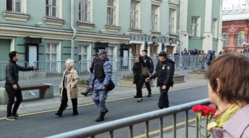 Несколько человек были задержаны на церемонии прощания с Горбачевым в Москве