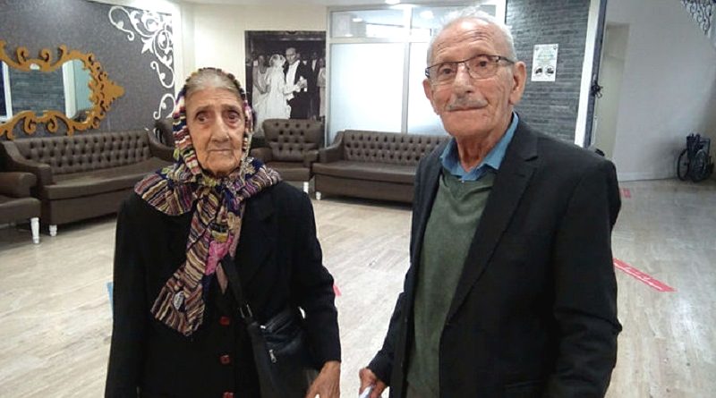 В Турции поженились 90-летняя женщина и 77-летний мужчина. Они встречались 7 лет