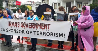 Украинцы провели акцию протеста у Генконсульства Ирана в Батуми