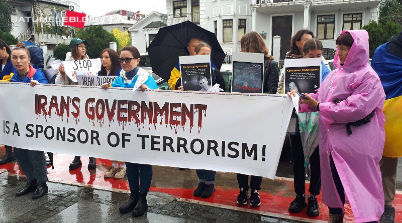 Украинцы провели акцию протеста у Генконсульства Ирана в Батуми