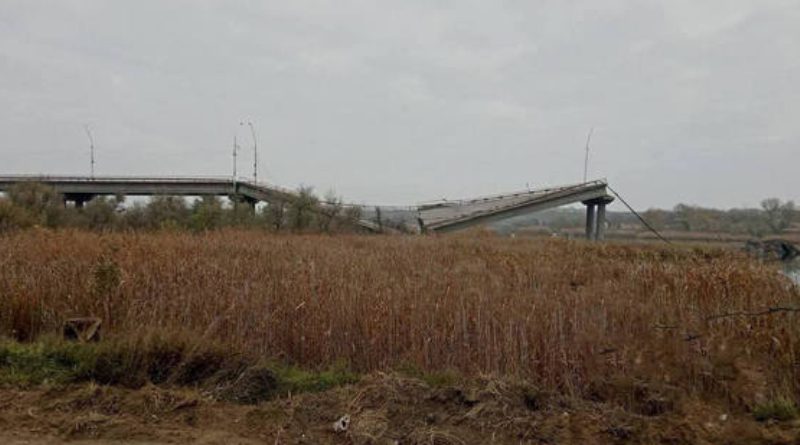 СМИ: Российские военные взрывают мосты в Херсонской области