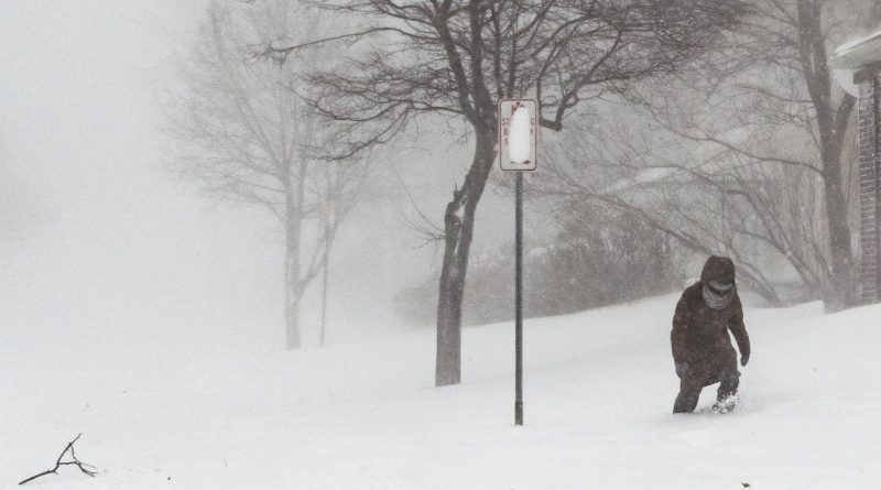 По меньшей мере 37 человек погибли во время бури и мороза в США