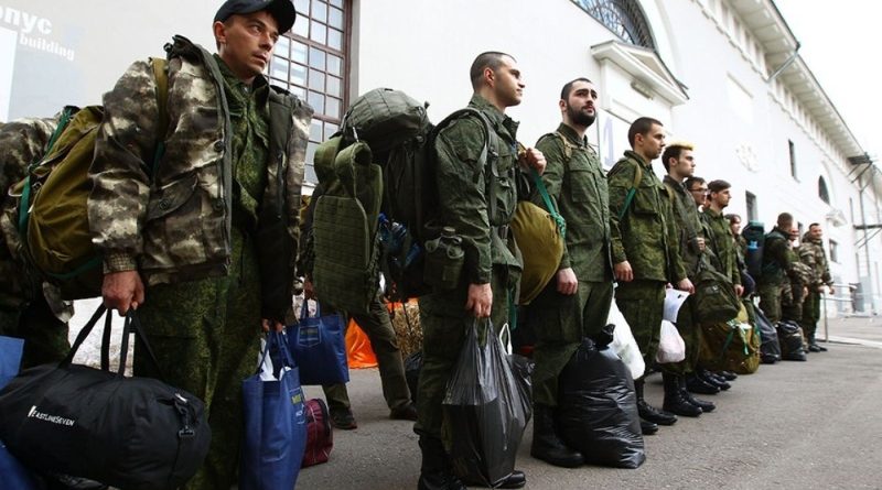В Кремле отрицают сведения об ограничении выезда для военнообязанных