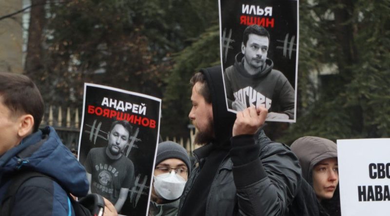 В Тбилиси прошла акция в поддержку Навального и российских политзаключенных