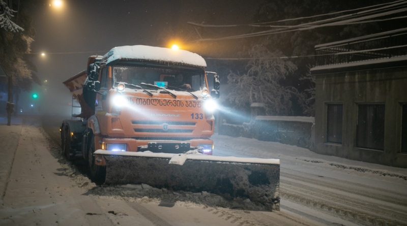 Мэрия Тбилиси использовала около 160 тонн технической соли для очистки дорог