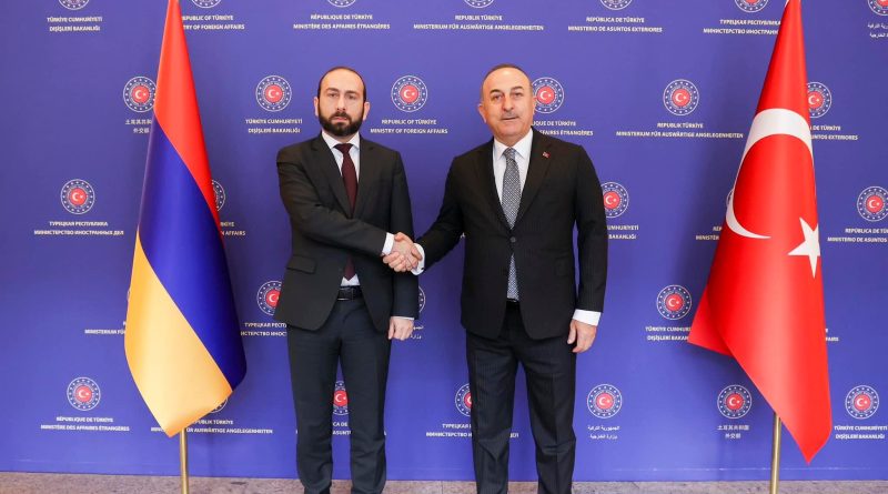 Глава МИД Армении приехал в Анкару