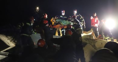 Грузинские спасатели извлекли из-под завала еще одного человека