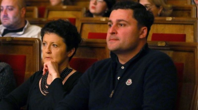 «ТВ Пирвели»: Супруг министра культуры Грузии обматерил журналиста