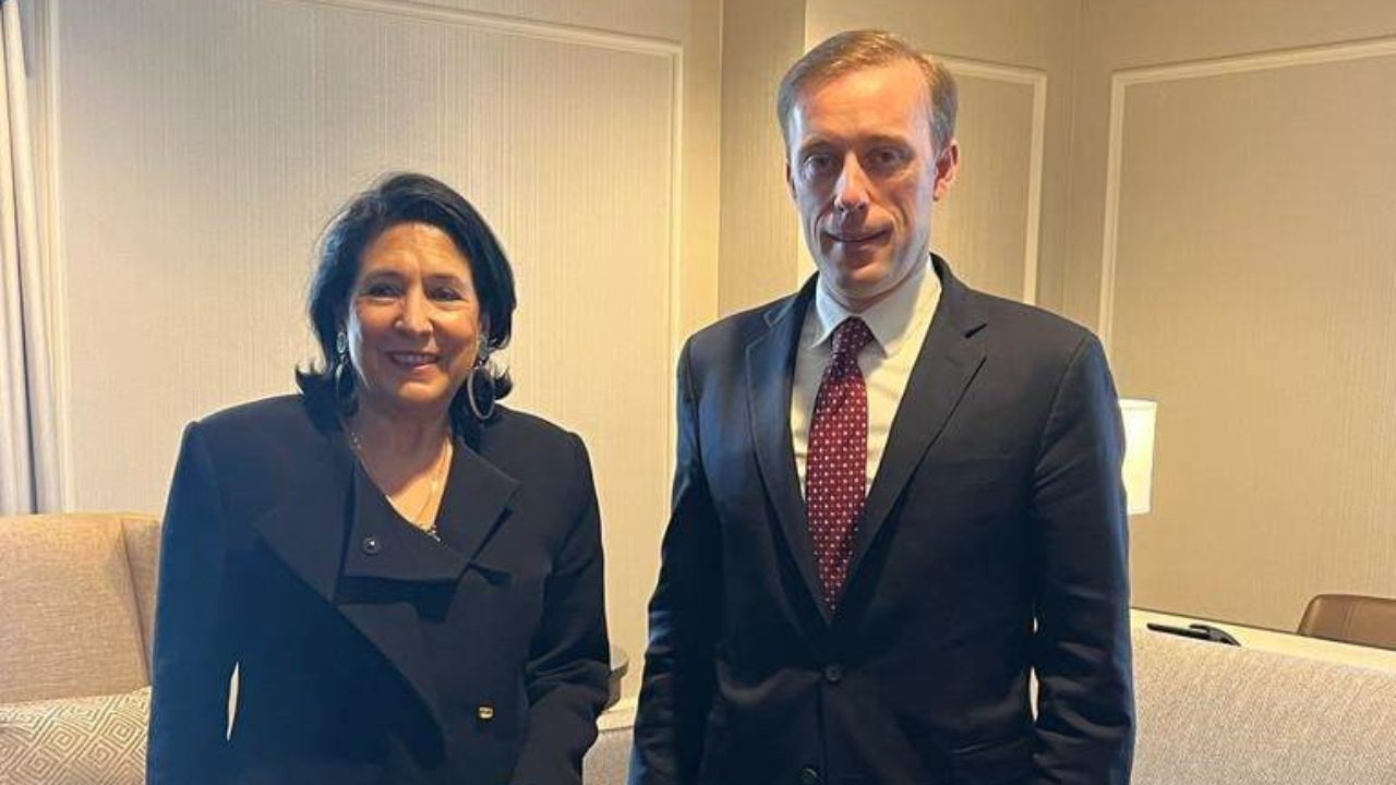 Советник президента США обсудил с президентом Грузии последние события и тему санкций