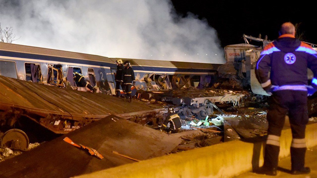 В Греции в результате столкновения поездов погибли 32 человека