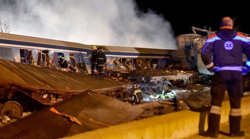 В Греции в результате столкновения поездов погибли 32 человека