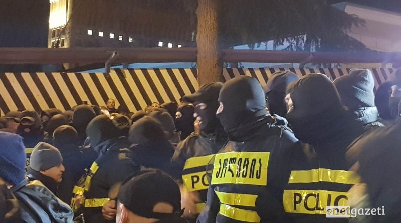 Около 30 задержанных на митинге у Парламента Грузии, до сих пор не освобождены