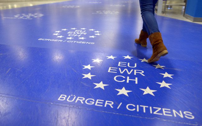 Задействование нового правила безвизового въезда в ЕС отложено до 2024 года