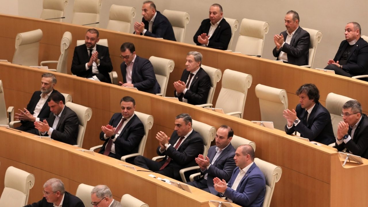 Парламент Грузии в первом чтении поддержал закон об «иноагентах»