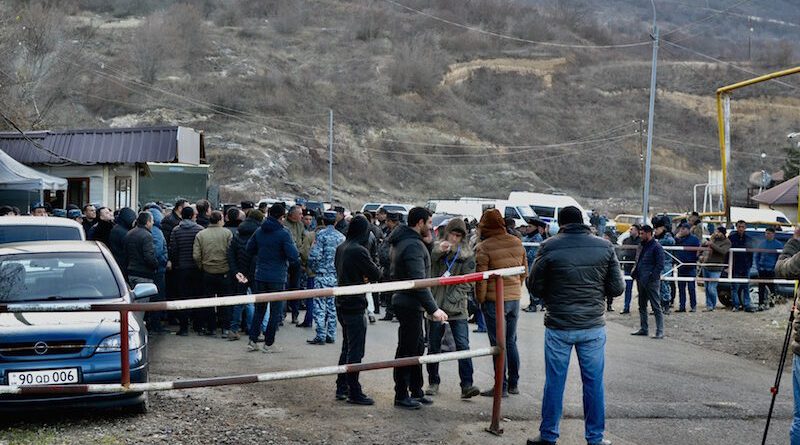 Блокировка Лачинского коридора: Около 100 человек не могут вернуться в Карабах