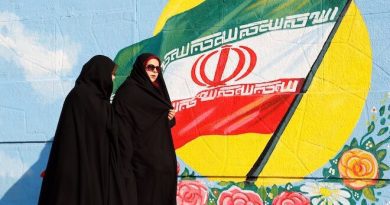 В Иране выдан ордер на арест женщин, которые находились в магазине без хиджаба