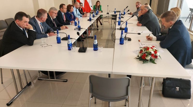 Глава МИД Польши провел встречу с представителями грузинской оппозиции