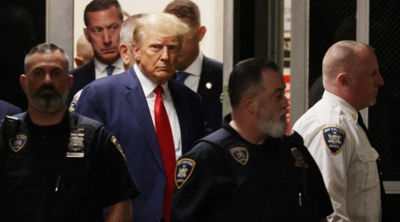 Дональд Трамп арестован, формально