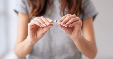 Психолог рассказала, как отказаться от курения и снизить тягу к сладкому
