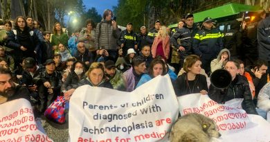Родители детей с ахондроплазией провели очередную акцию протеста