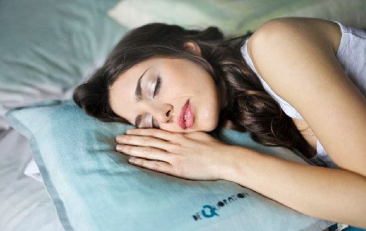 Сомнолог Сурненкова рассказала об опасности сна с открытым ртом